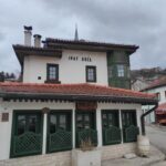 İnat Evi